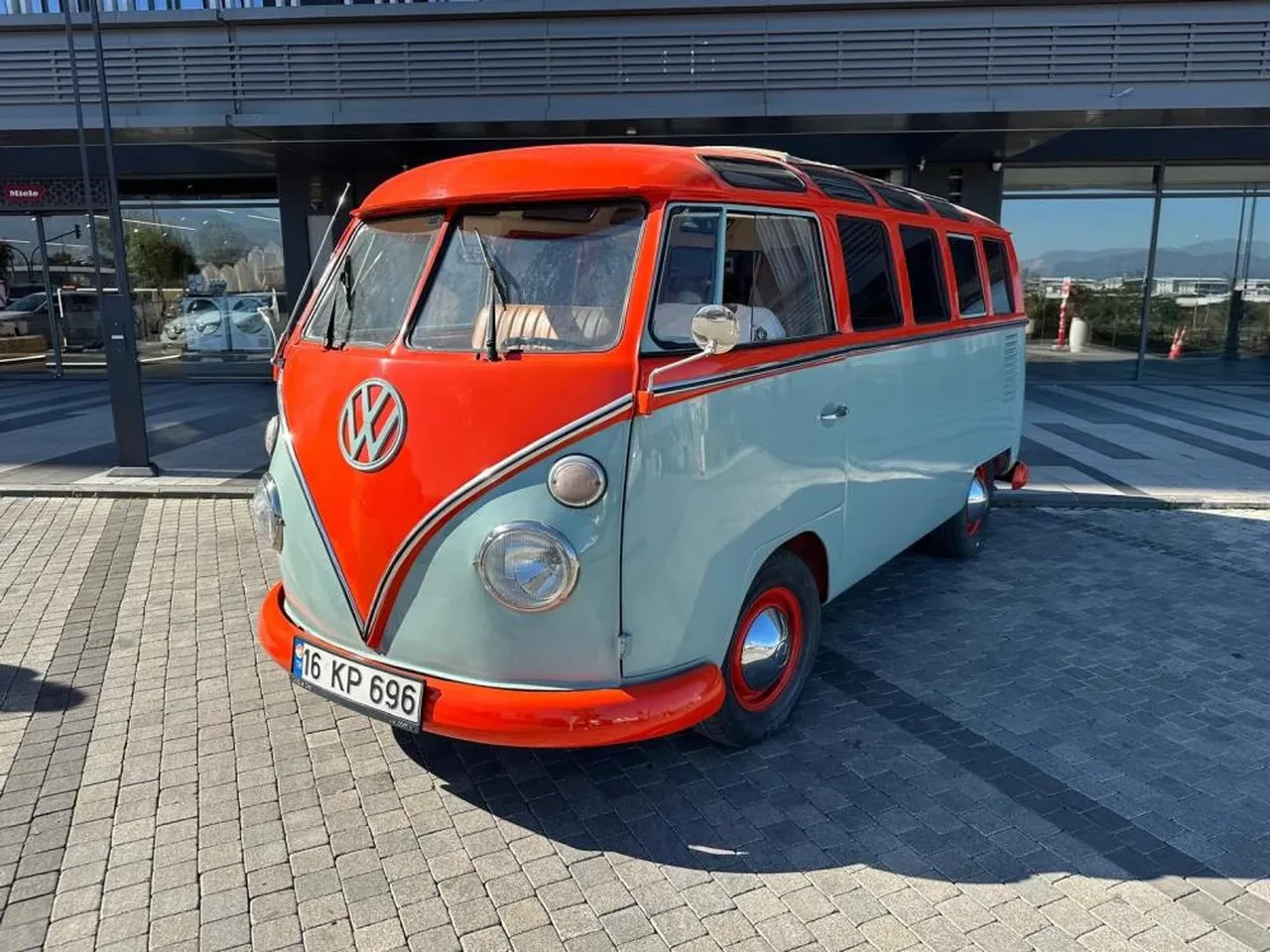 Türkiye'de tek! 59 yaşında ama görenleri kendine hayran bıraktırıyor