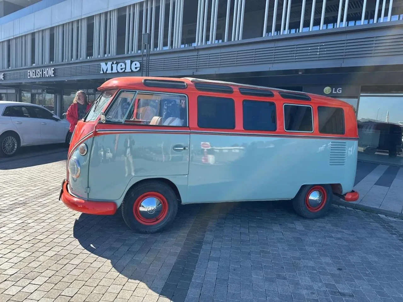 Türkiye'de tek! 59 yaşında ama görenleri kendine hayran bıraktırıyor