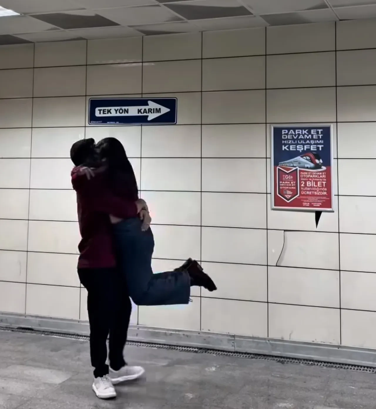 Yeni akım yükleniyor! Ankaralılar bu kez de bu tabelanın önüne poz vermeye başladı