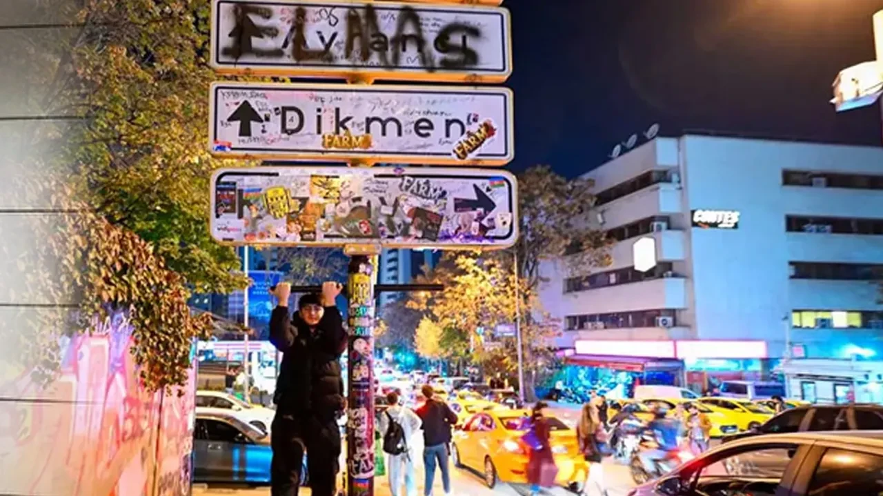 Yeni akım yükleniyor! Ankaralılar bu kez de bu tabelanın önüne poz vermeye başladı