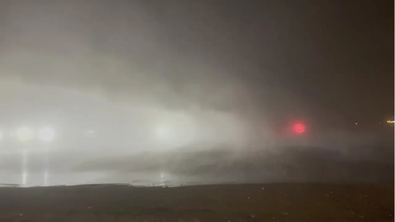 Yolları sis kapladı, sürücüler zor anlar yaşadı