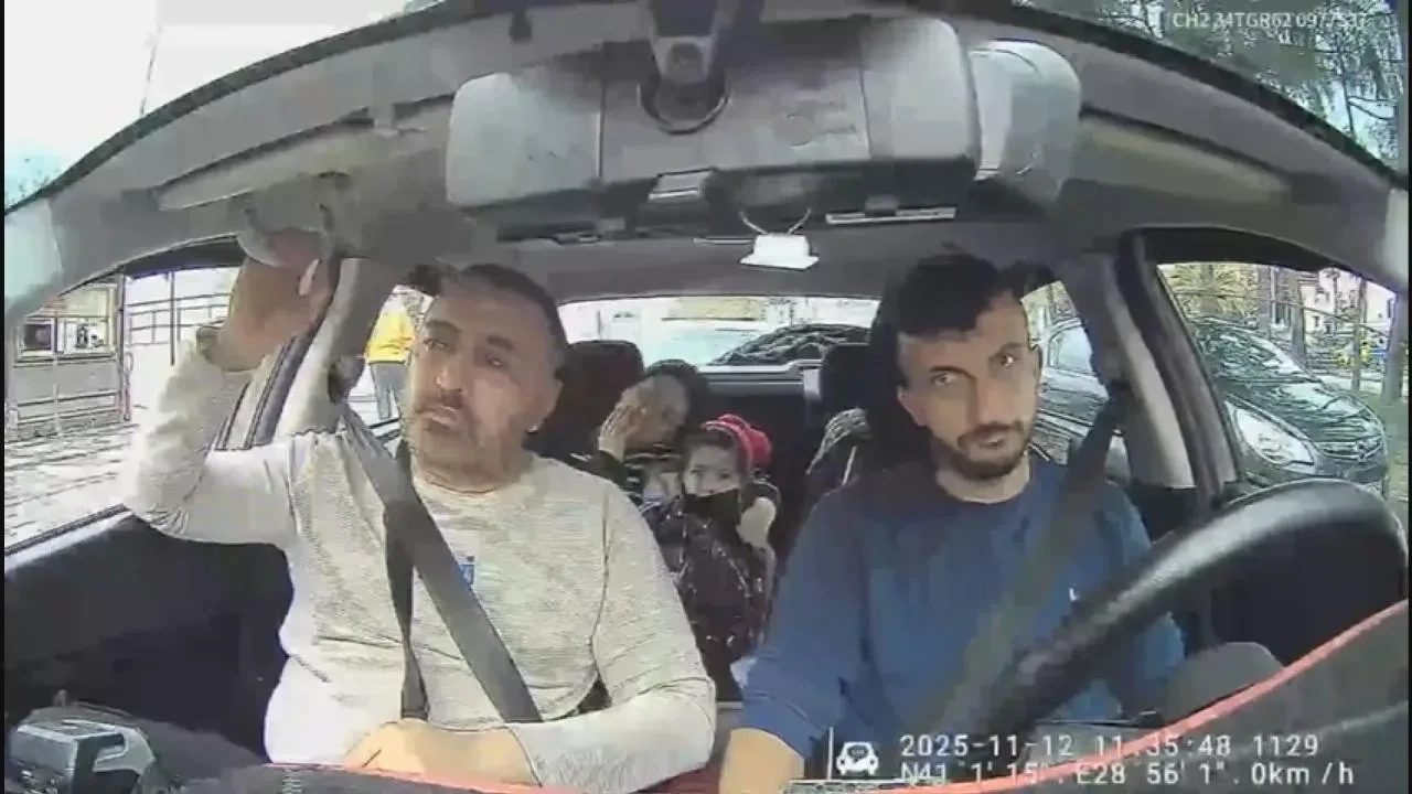 Zehirlenen Böcek ailesi yaşam mücadelesi verirken bir de otelde kilitli kalmış!