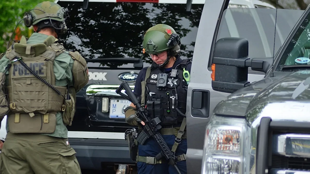 ABD havalimanında bıçaklı şüpheli alarmı! Polis kurşunuyla öldürüldü