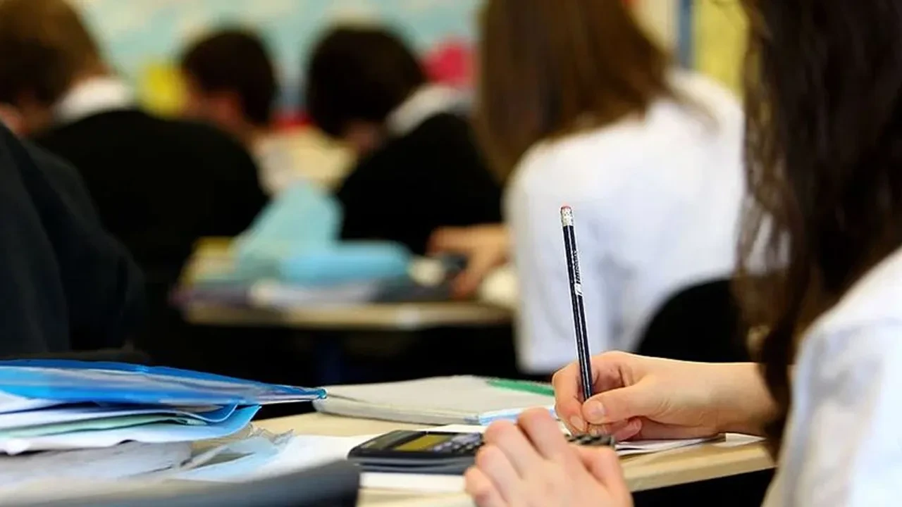 Bolu'da ilkokul öğrencisi temizlik görevlisinden şiddet gördü! Müdür ve öğretmen üstünü kapatmaya çalıştı