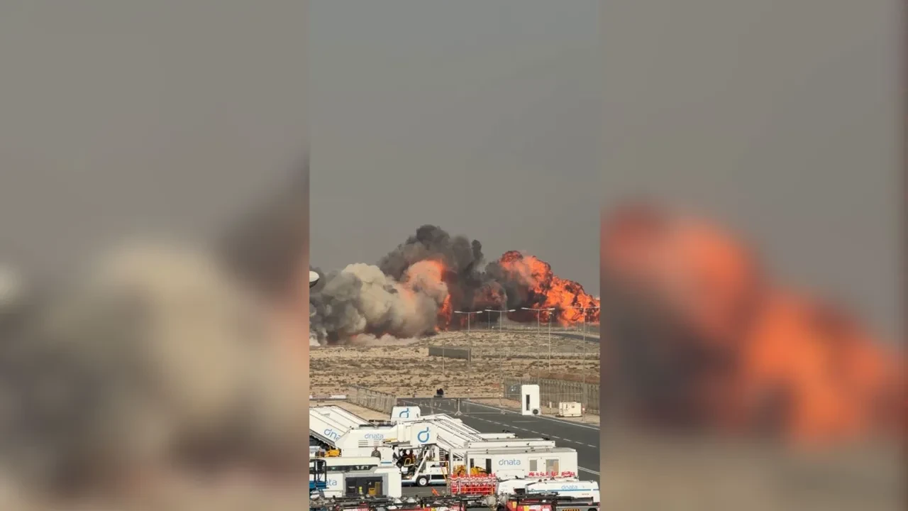 Dubai'deki hava gösterisinde facia! Hindistan'ın yerli savaş uçağı yere çakıldı