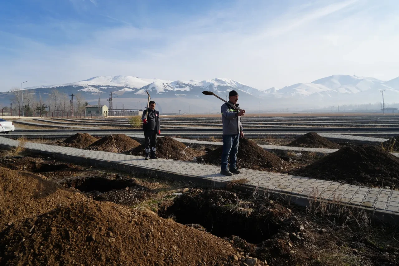 Erzurum'da yüzlerce mezar kazıldı! Sebebi ortaya çıktı