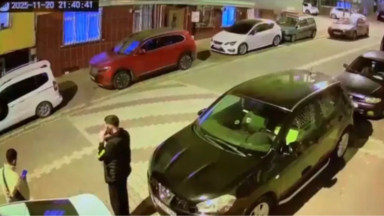 Esenyurt'ta sokakta silahlı saldırı: Korku dolu anlar kamerada