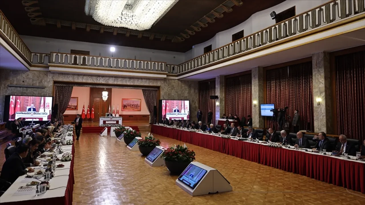 İmralı heyetinde kimler var? Siyasi partiler temsilcilerini açıklama başladı