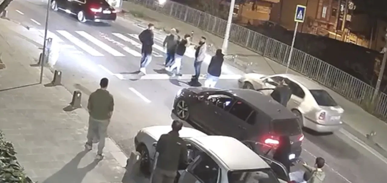 İşten çıkarılan genç kız sinir krizi geçirdi! Yöneticiler ve aile üyeleri birbirine girdi 