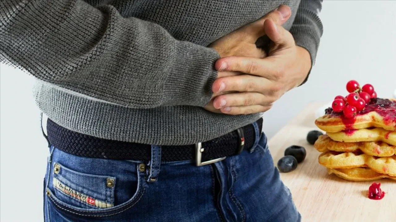 Karnınızdaki o ani ağrıya dikkat! Gıda zehirlenmesi meğer böyle başlıyormuş