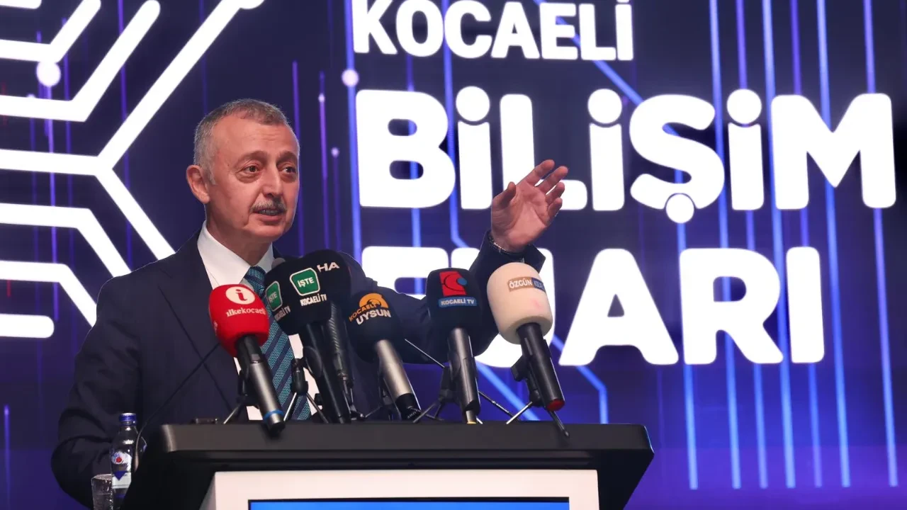 Kocaeli Bilişim Fuarı'na muhteşem açılış; Başkan Büyükakın'dan gençlere önemli çağrı