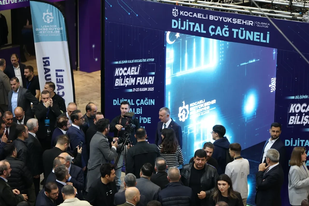 Kocaeli Bilişim Fuarı'na muhteşem açılış; Başkan Büyükakın'dan gençlere önemli çağrı