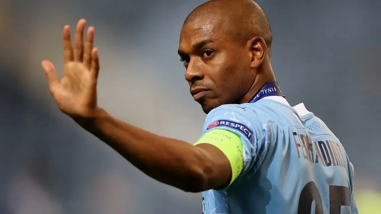 Manchester City efsanesi Brezilyalı Fernandinho futbola veda etti