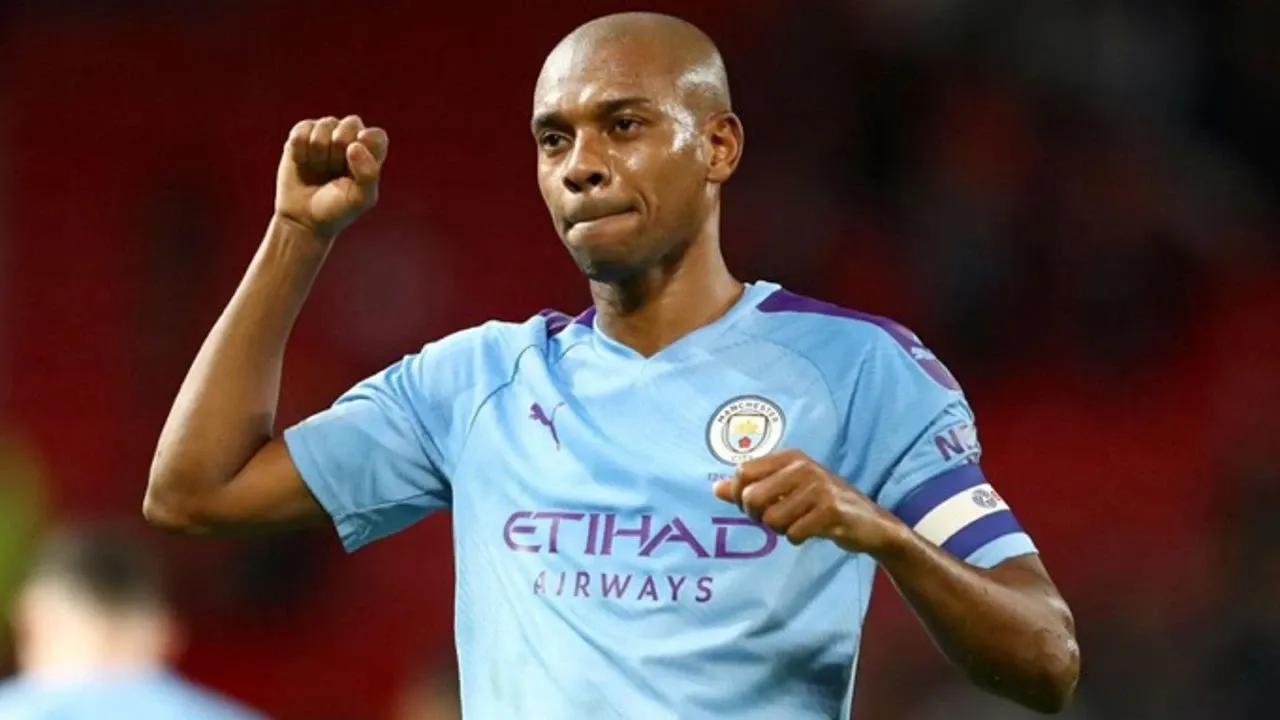 Manchester City efsanesi Brezilyalı Fernandinho futbola veda etti