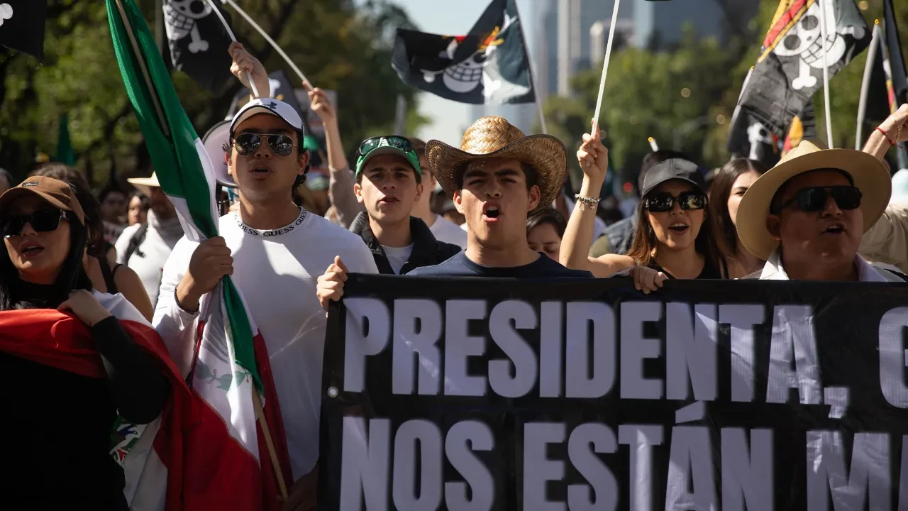 Meksika'da Z kuşağı sokağa döküldü! Sadece iki talepleri var