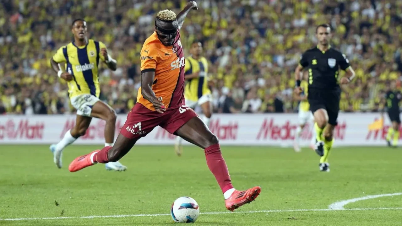 Osimhen derbide oynayacak mı? Fenerbahçe maçı öncesi sakatlık son durumu paylaşıldı