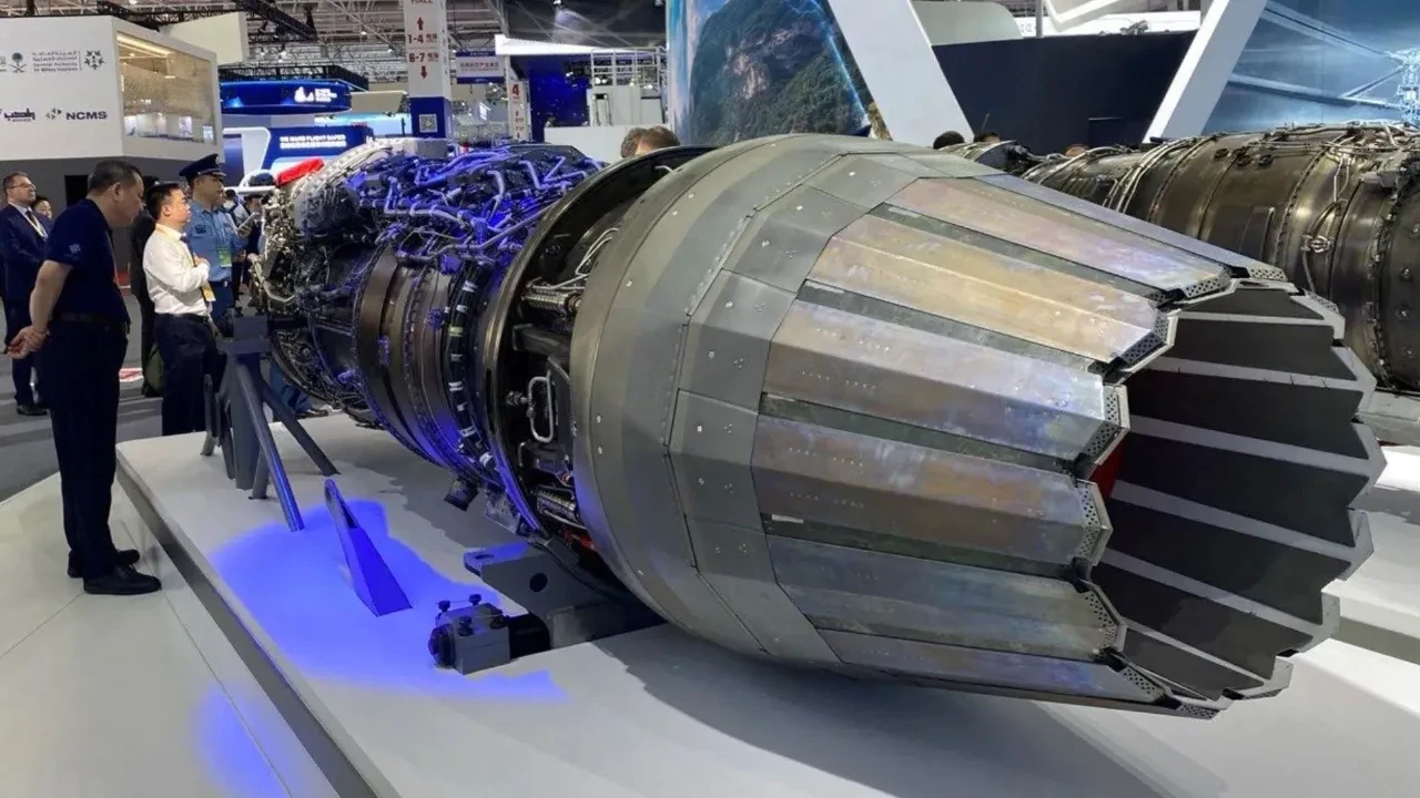 Rusya, yeni nesil savaş uçağı motorunu görücüye çıkardı