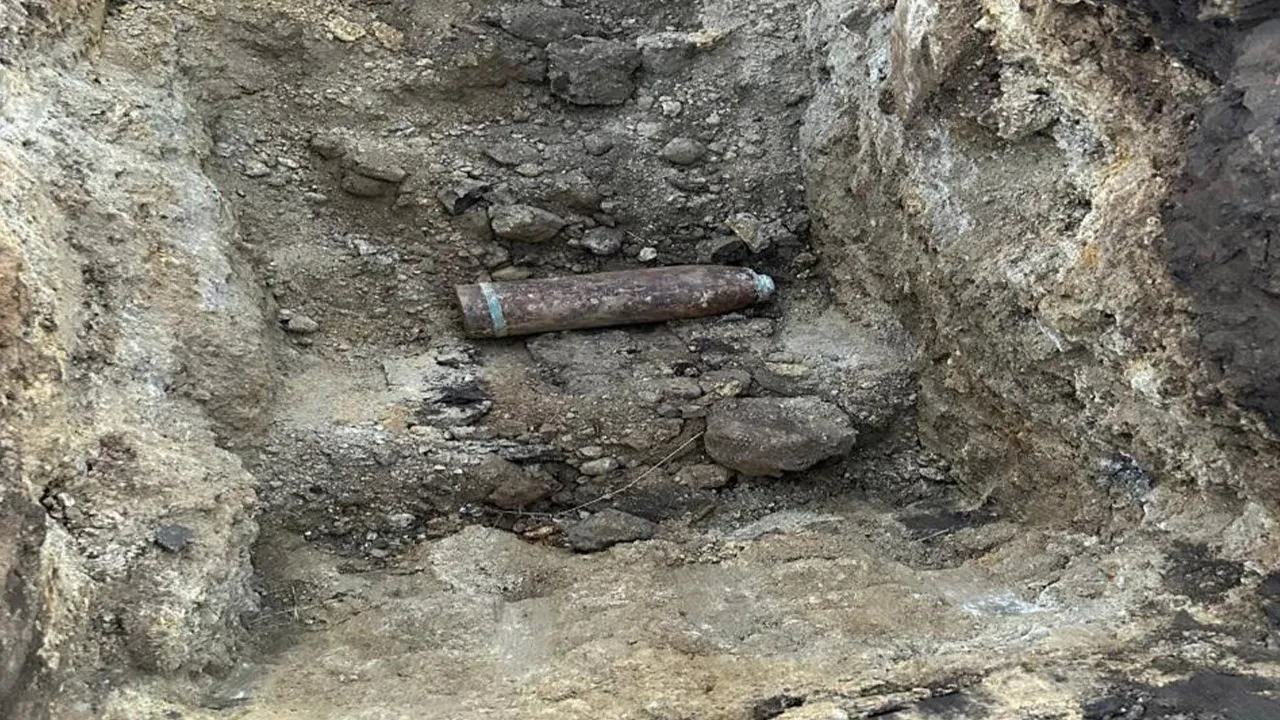 Tarlada bulunan top mermisi imha edildi