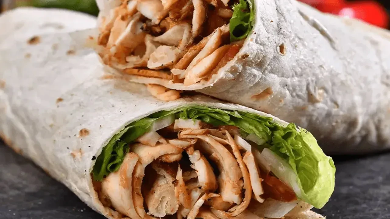 Tokat'ta gıda zehirlenmesi şüphesi: Tavuk dürüm yiyen öğrenciler hastanelik oldu