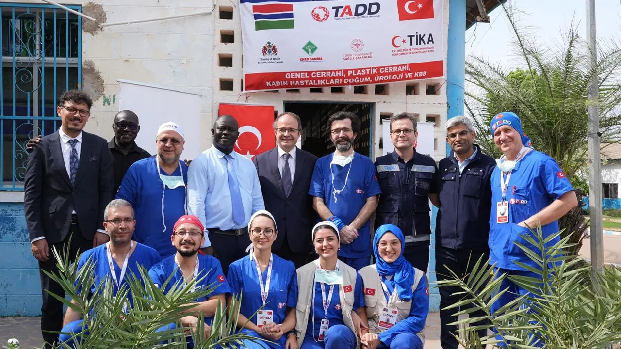 Türk doktorları Gambiya'da