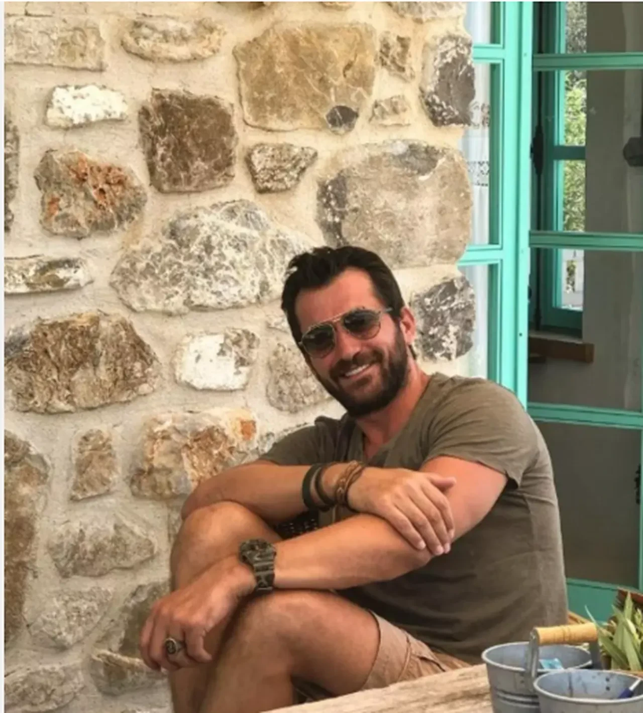 Uzak Şehir’in Boran’ı Burç Kümbetlioğlu, Ozan Akbaba'yı eleştiren yorumları beğenince ortalık karıştı 