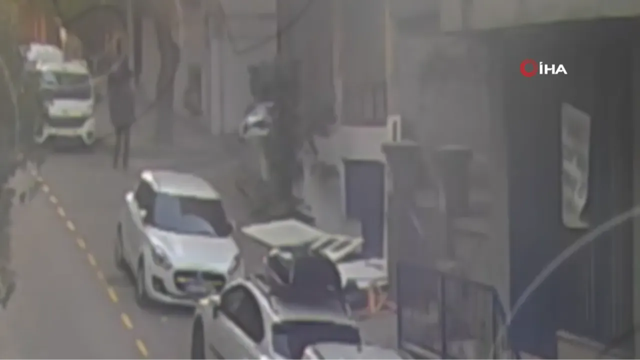 Bahçelievler’de kapkaç anı kamerada!