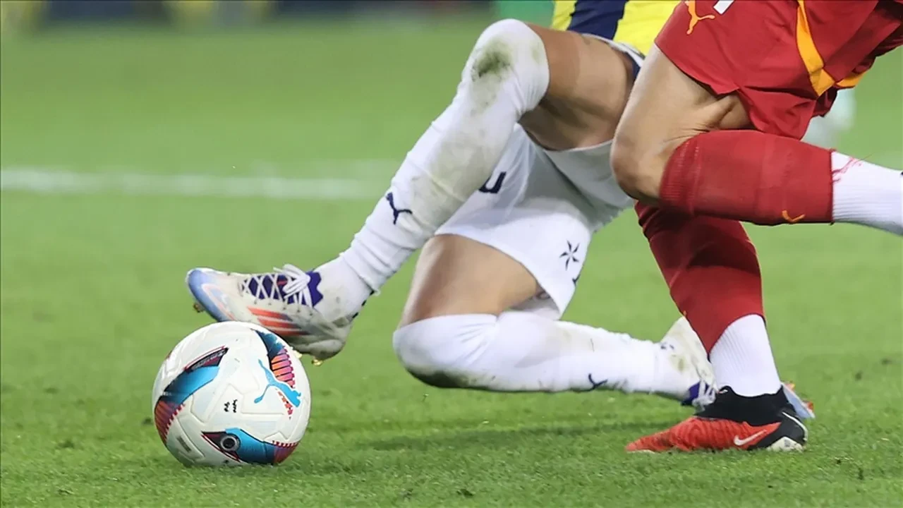 Derbi ne zaman? Fenerbahçe Galatasaray derbisi için geri sayım!