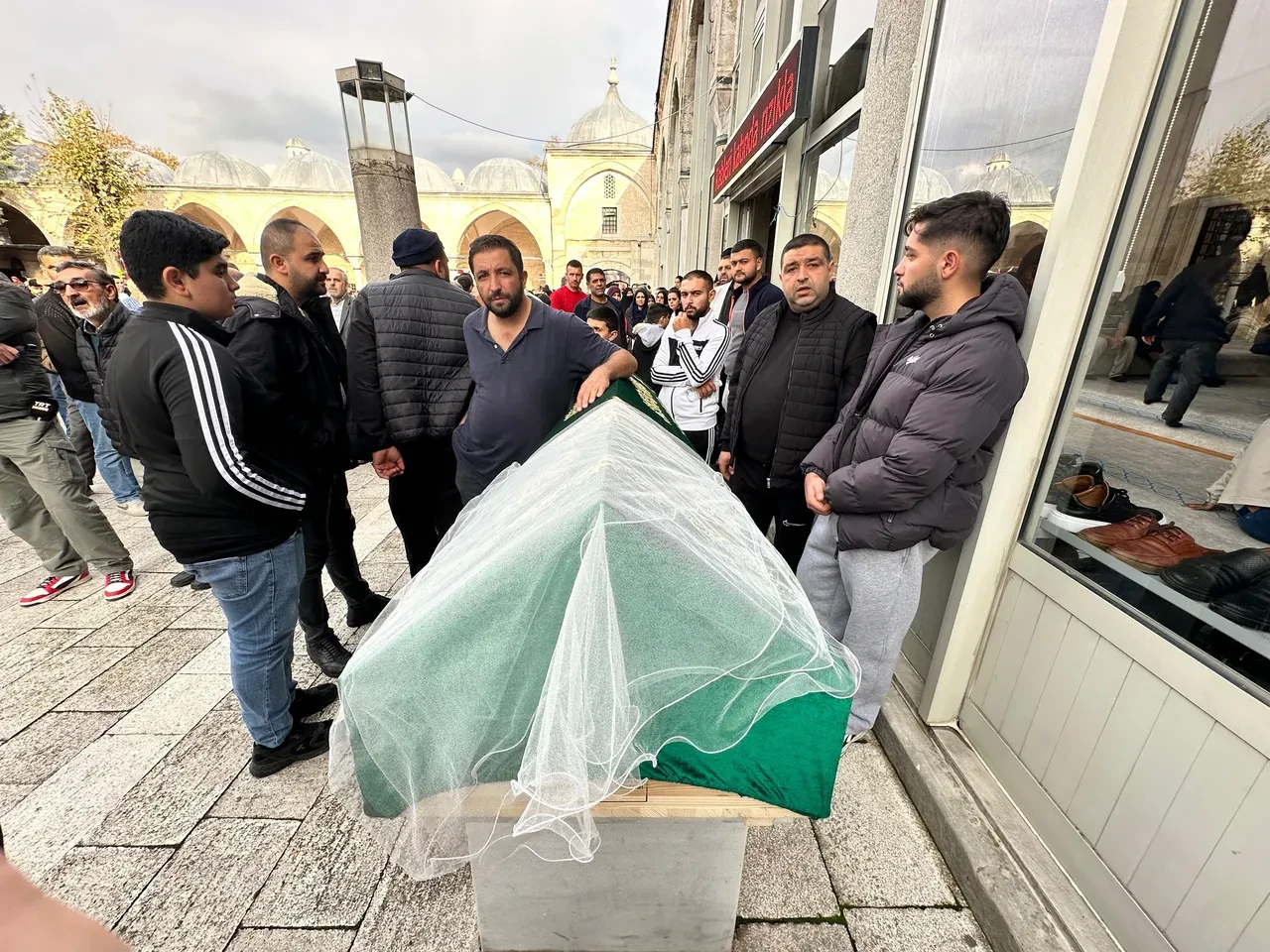 Genç kızın cenazesinde acı detay! Maganda kurşununa kurban gitmişti, gözyaşlarıyla uğurlandı