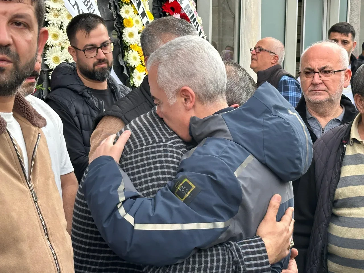 Genç kızın cenazesinde acı detay! Maganda kurşununa kurban gitmişti, gözyaşlarıyla uğurlandı