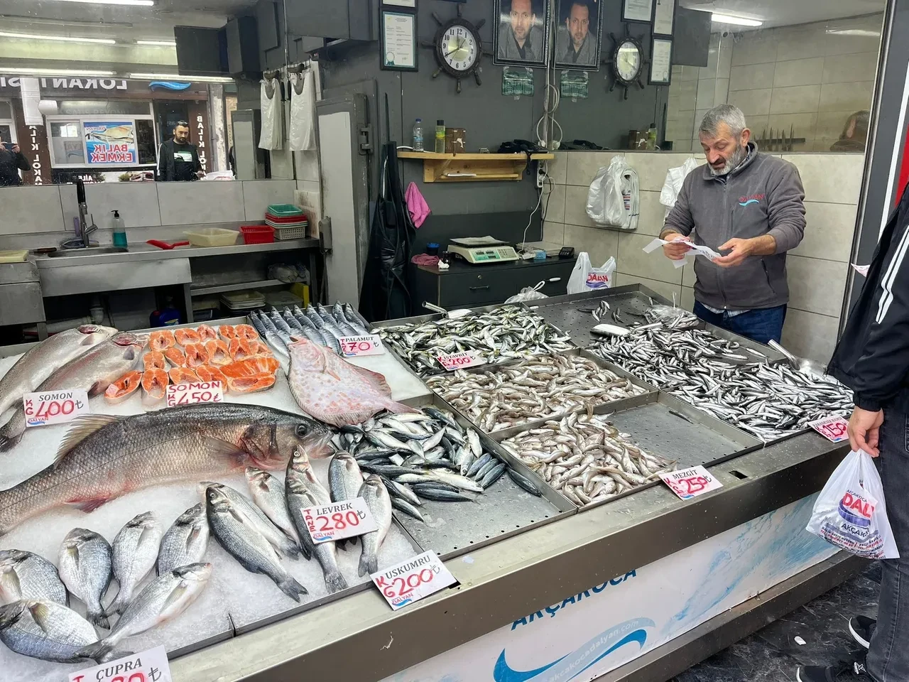 Kilosu bin liradan satışa sunuldu, vatandaş ilgi gösterdi