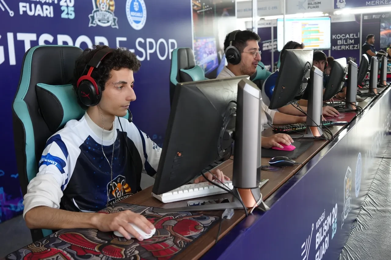 Kocaeli Bilişim Fuarı’nda Yapay Zekâ uyarısı: "Bizi tehdit edebilmesi için duygusu olması lazım"