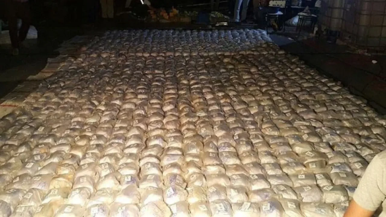 Kolombiya'da tek kurşun atmadan 14 ton kokain ele geçirildi