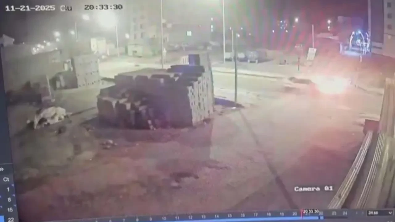 Mazıdağı’nda iki otomobil çarpıştı: 3 yaralı