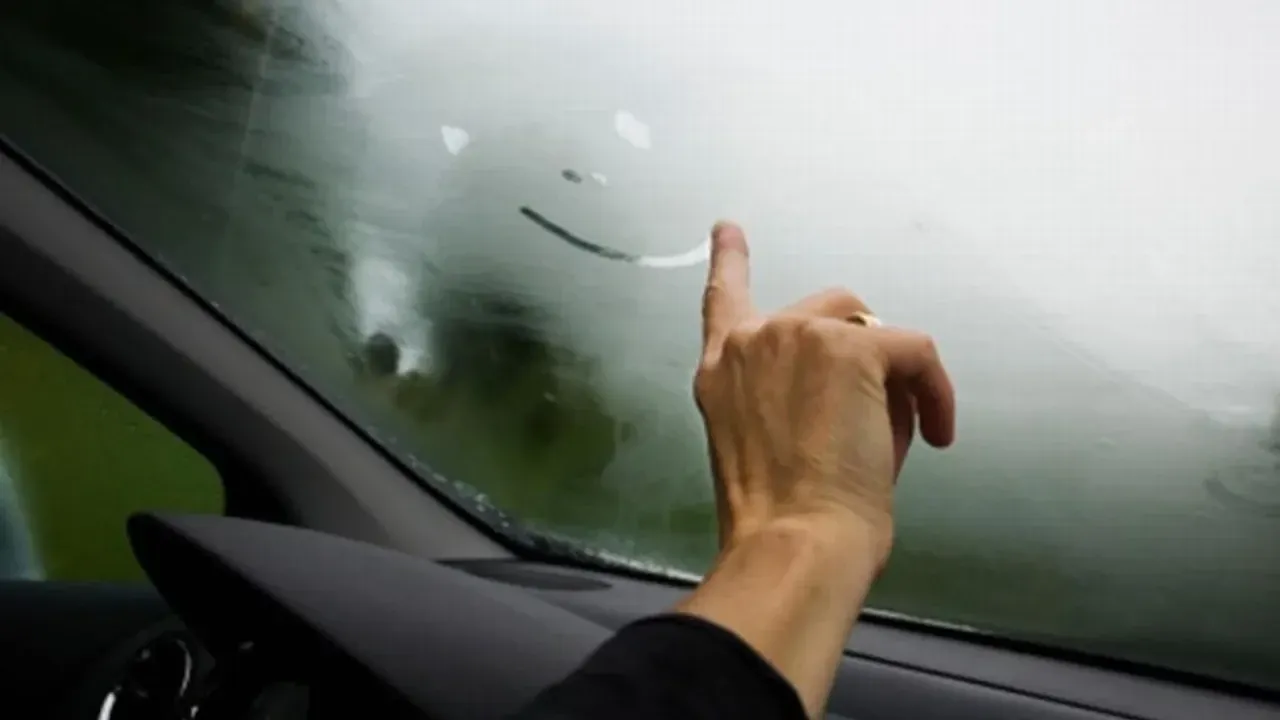 Sabahları buğulanan araba camlarına son! Bu basit ama etkili yöntemi araç sahiplerinin büyük çoğunluğu bilmiyor