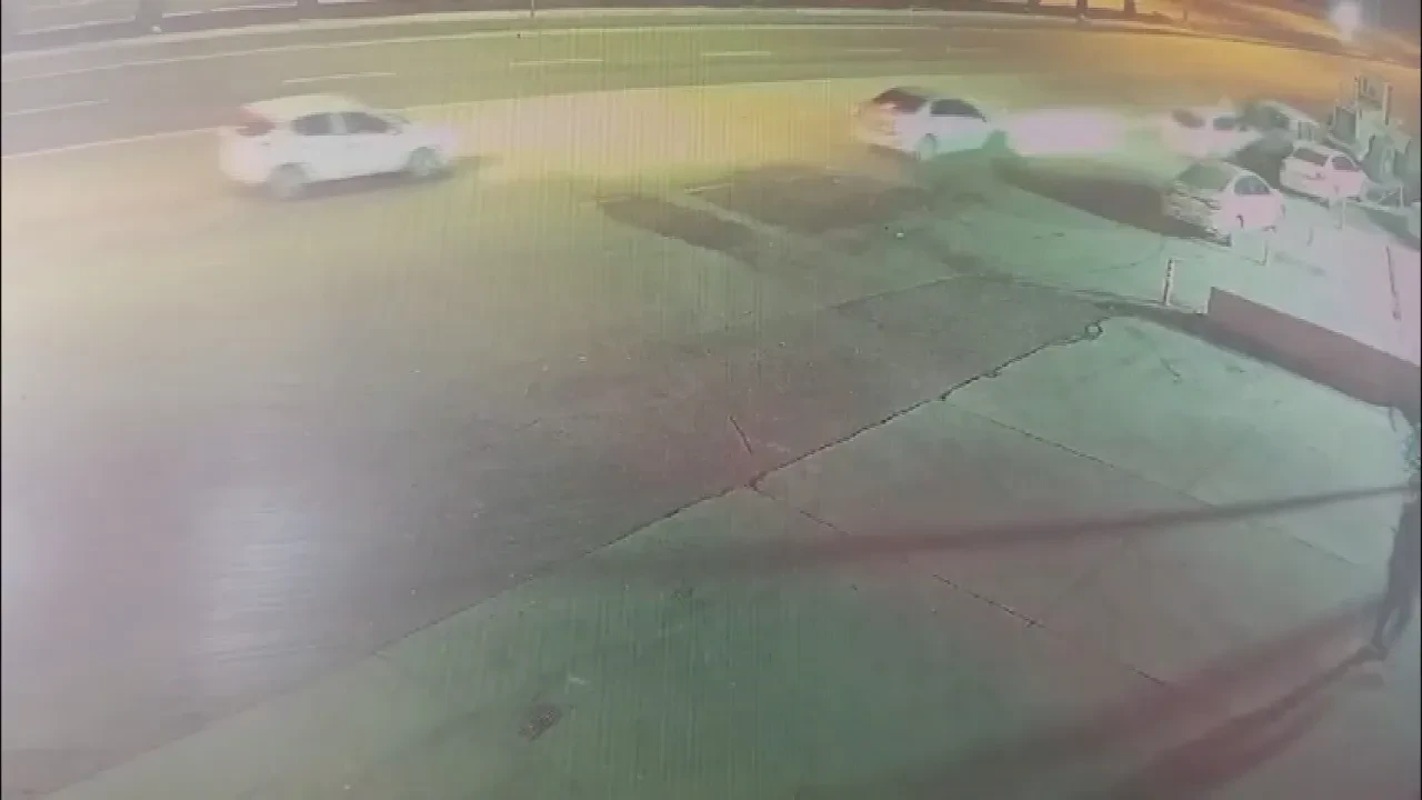 Sağdan, sollama yapmak isterken ortalığı savaş alanına çevirdi: Kaza anı kamerada