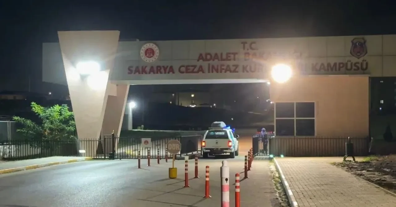 Sakarya'da cezaevinde toplu zehirlenme! Çok sayıda mahkum hastaneye kaldırıldı