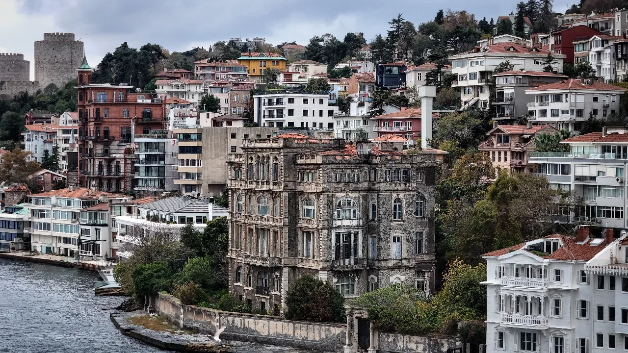 Türkiye'nin en pahalı evi satışa çıktı! 23 odalı Zeki Paşa Yalısı için yeni sahip aranıyor