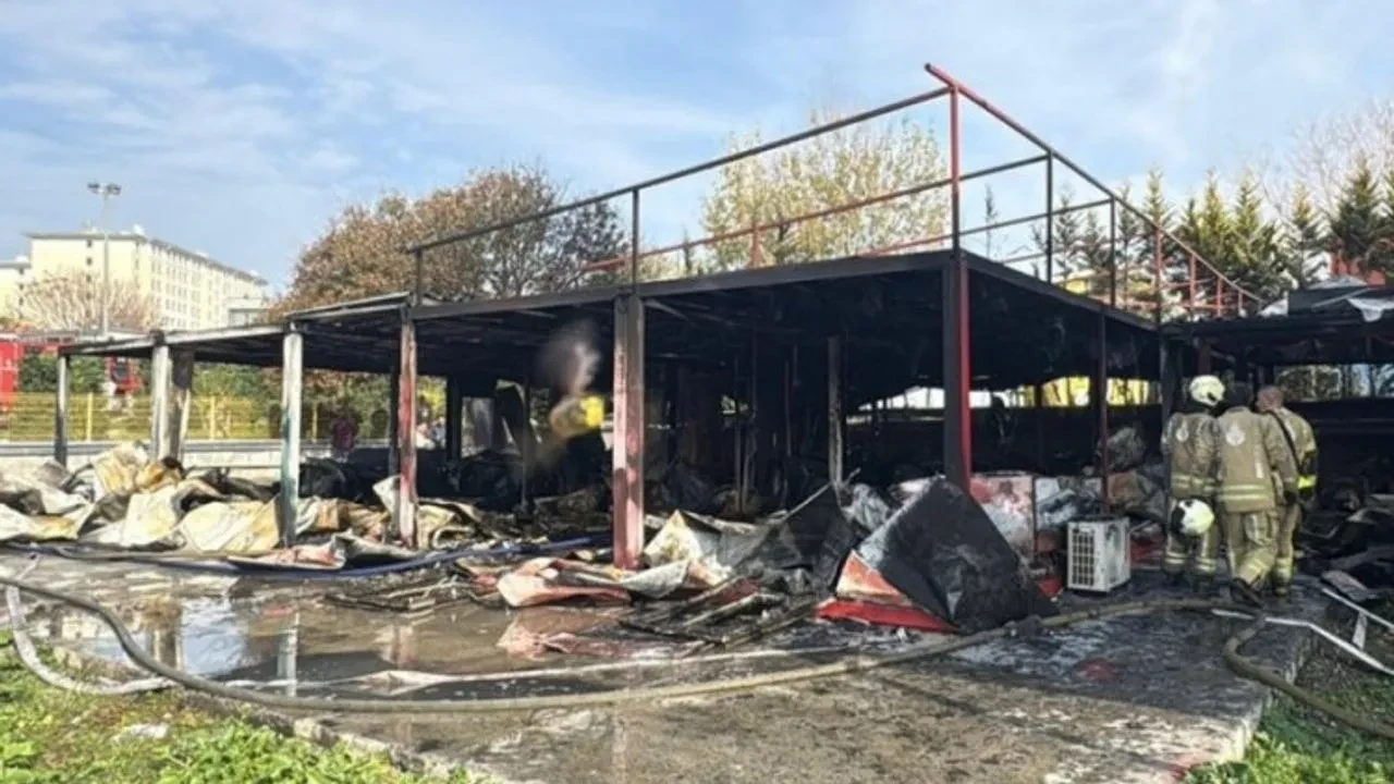 Üniversitede kampüsünde yangın paniği! Öğrenciler kendini dışarı attı