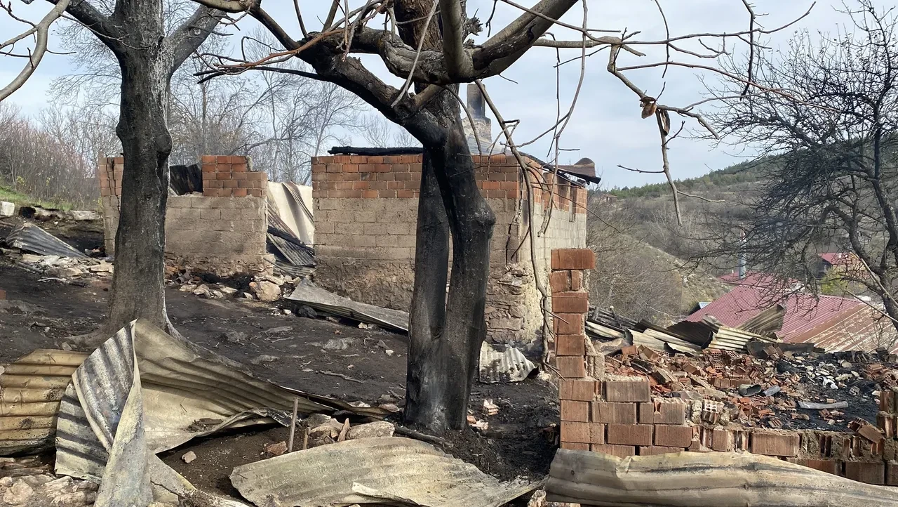 Yaşlı adamın feci sonu! Evinde çıkan yangında yanarak can verdi