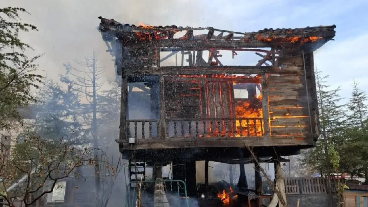 Ankara'da 200 yıllık tarih kül oldu: Yanan sadece bir serender değil!