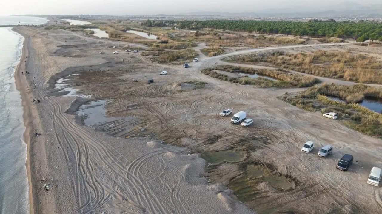 Antalya'nın kum hırsızlarıyla başı dertte! Dünyaca ünlü sahillerdeki talan ortaya çıktı