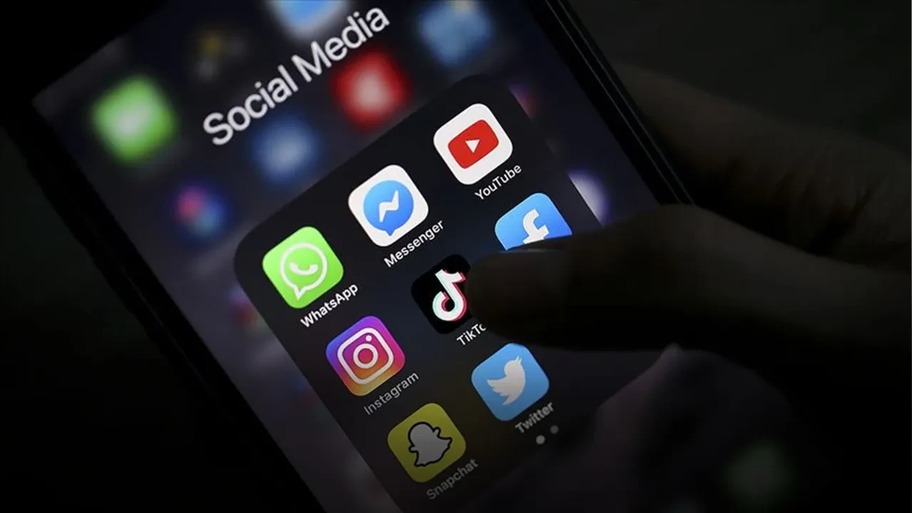 Avustralya sonrası Malezya'da kollarını sıvadı! 2026'dan itibaren sosyal medya yasağı geliyor