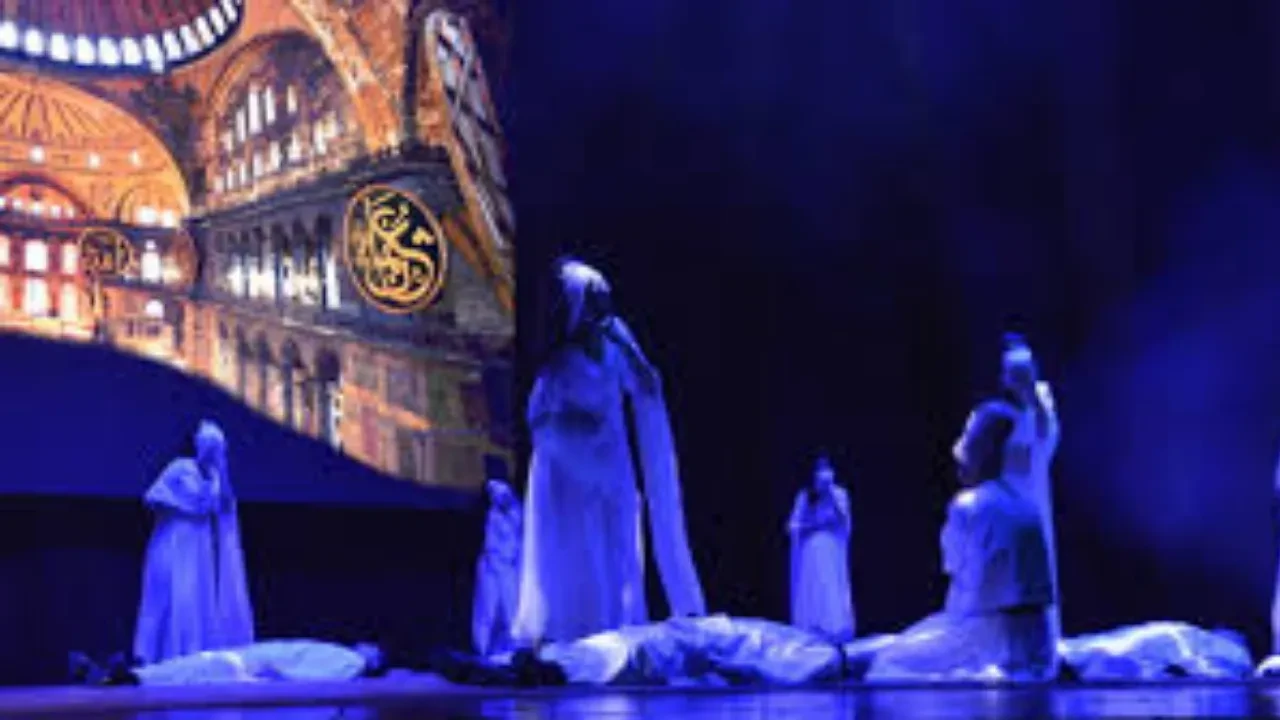 Bursa'da Anadolu Ateşi geleneksel dansları modern figürlerle harmanladılar