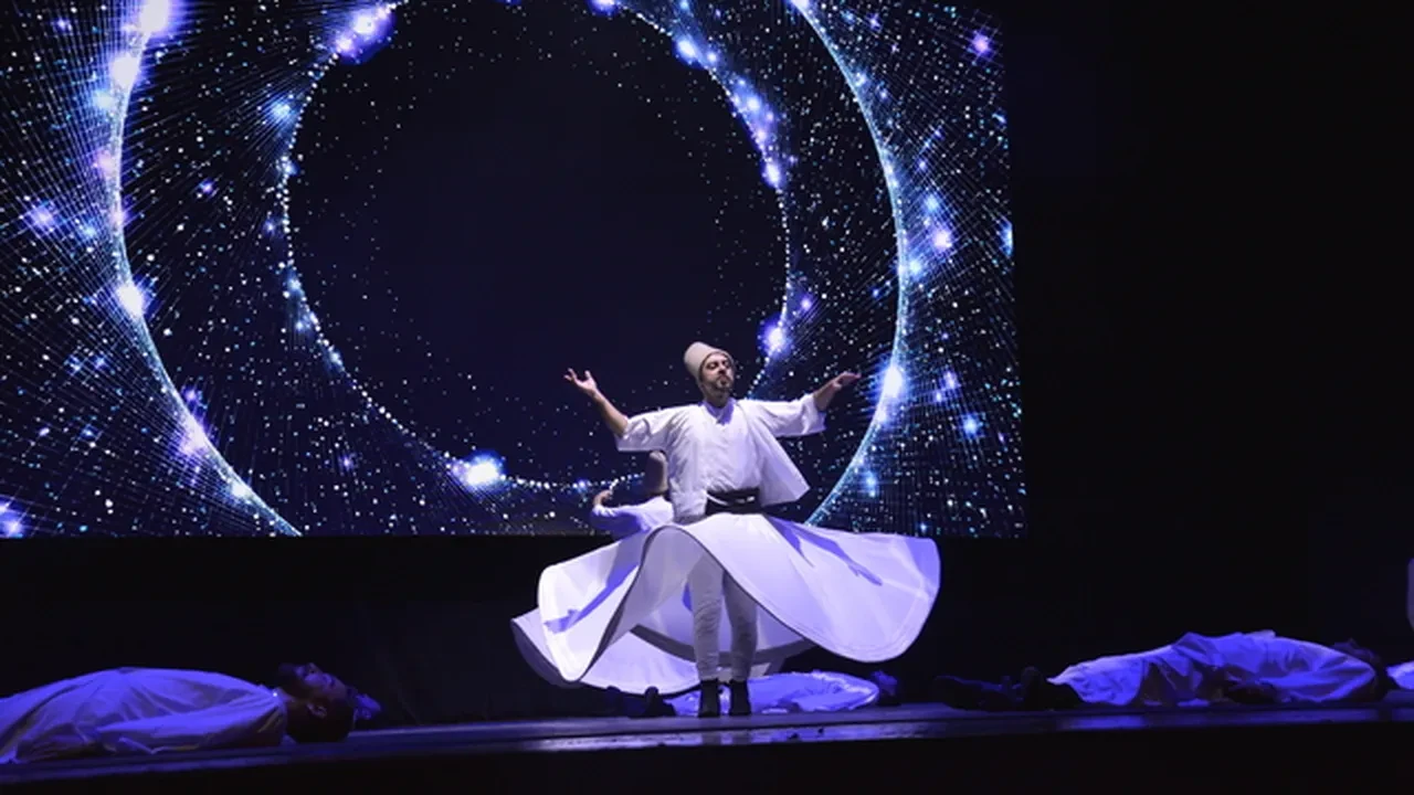 Bursa'da Anadolu Ateşi geleneksel dansları modern figürlerle harmanladılar