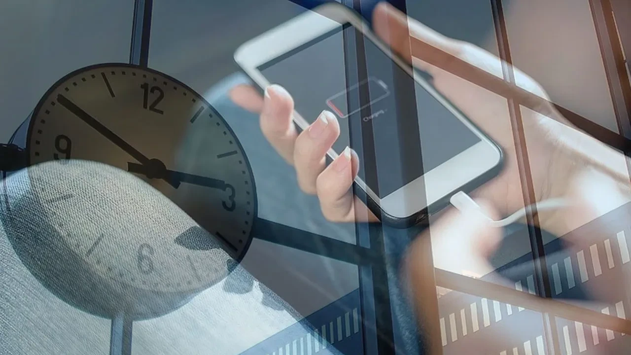 Cep telefonunuzu saat kaçta şarj ediyorsunuz? Uzmanlar uyardı 00.00-05.00 arası sakın yapmayın! 
