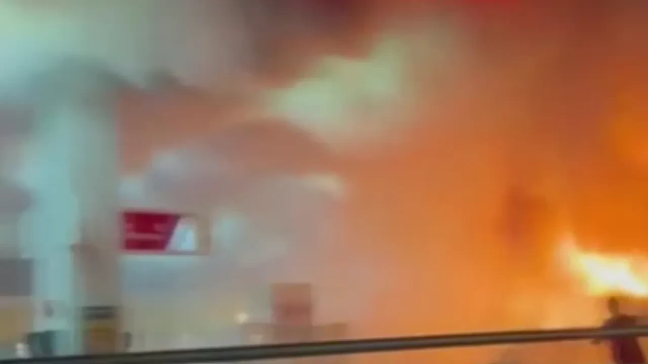 Faciadan dönüldü! Direksiyonu tutmadı benzinliğe daldı