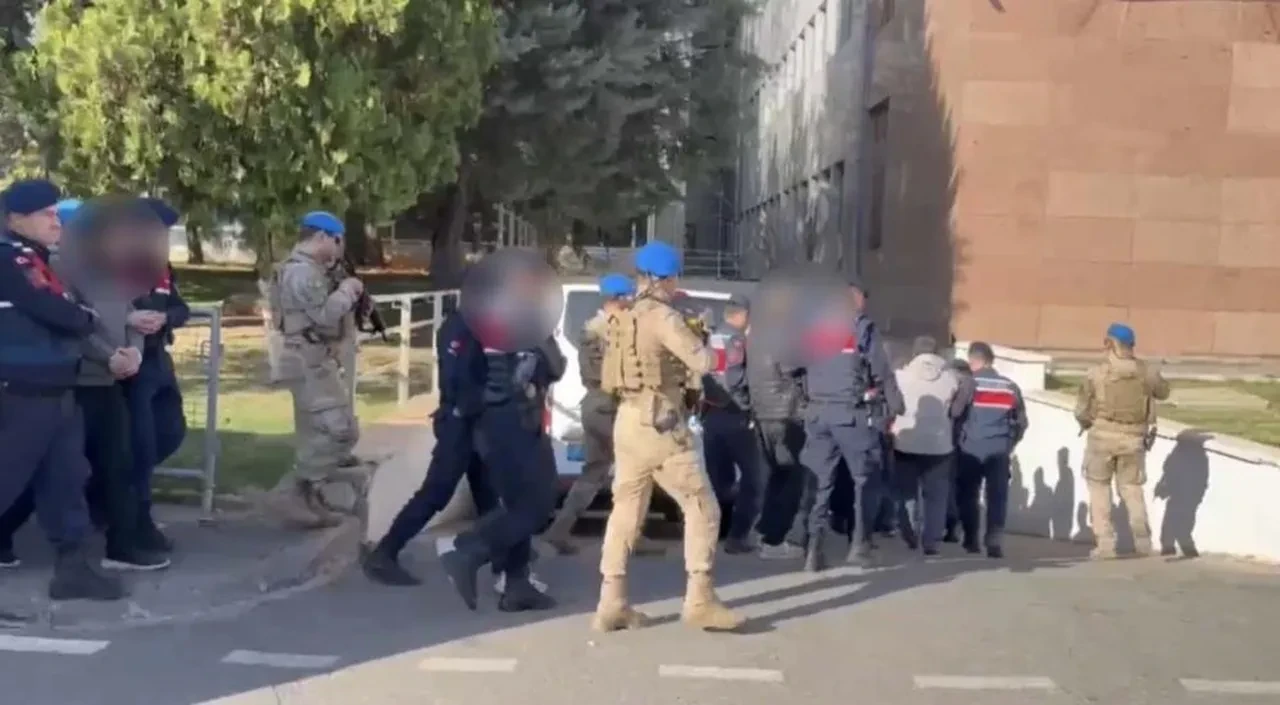 Gaziantep’te DEAŞ’ın finans kaynağına şafak operasyonu: 13 gözaltı