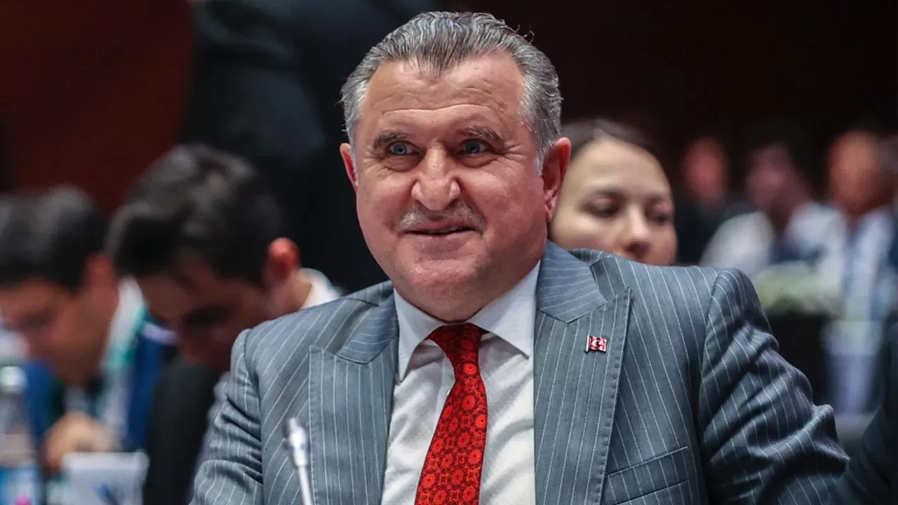 Gençlik ve Spor Bakanı Osman Aşkın Bak'tan amatör kulüplere tesis müjdesi