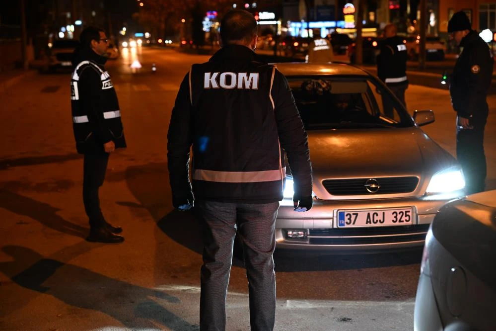 Kastamonu'da 174 personelle eş zamanlı huzur uygulaması! 2 bin 888 kişi sorgulandı