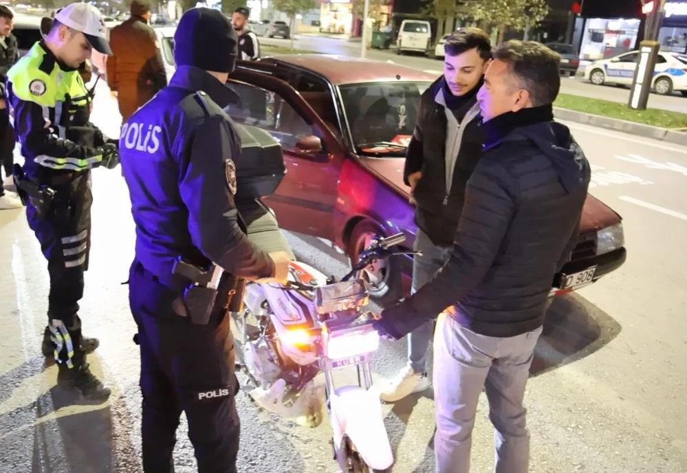 Aksaray'da modifiyeli motosiklet sürücüsüne 13 bin 776 lira ceza kesildi